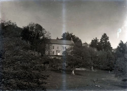 Tom Mathias: Houses and Servants