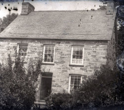 Tom Mathias: Houses and Servants