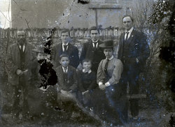 Tom Mathias: Grwpiau Teulu