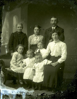 Tom Mathias: Family Groups