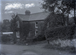 Tom Mathias: Houses and Servants