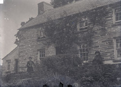 Tom Mathias: Houses and Servants