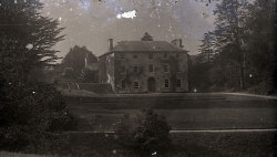 Tom Mathias: Houses and Servants