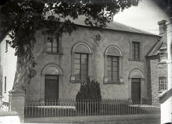 Tom Mathias: Houses and Servants