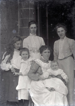 Tom Mathias: Houses and Servants