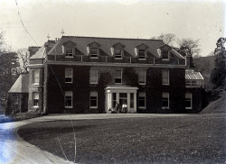 Tom Mathias: Houses and Servants